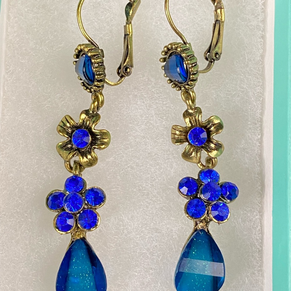 Long blue stone dangle pierced earrings - Picture 3 of 3